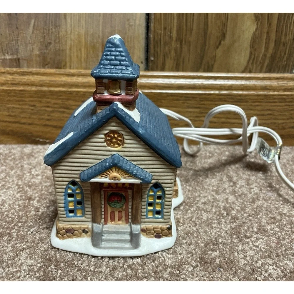 Dickens Collectables Village Sugar Creek County Porcelain House Light‎ Up Church