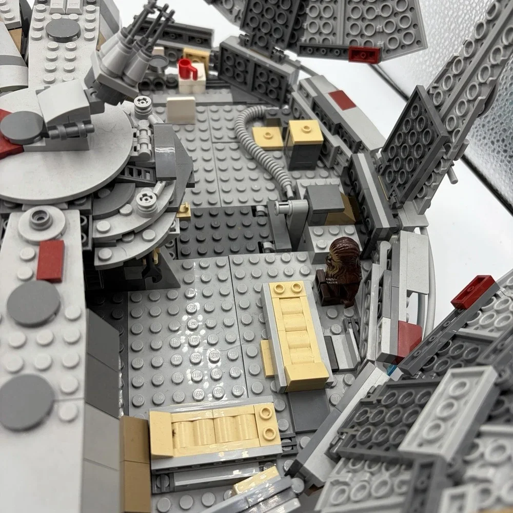 LEGO‎ Star Wars: Millennium Falcon (75257) Built Set W 2 Mini Figs