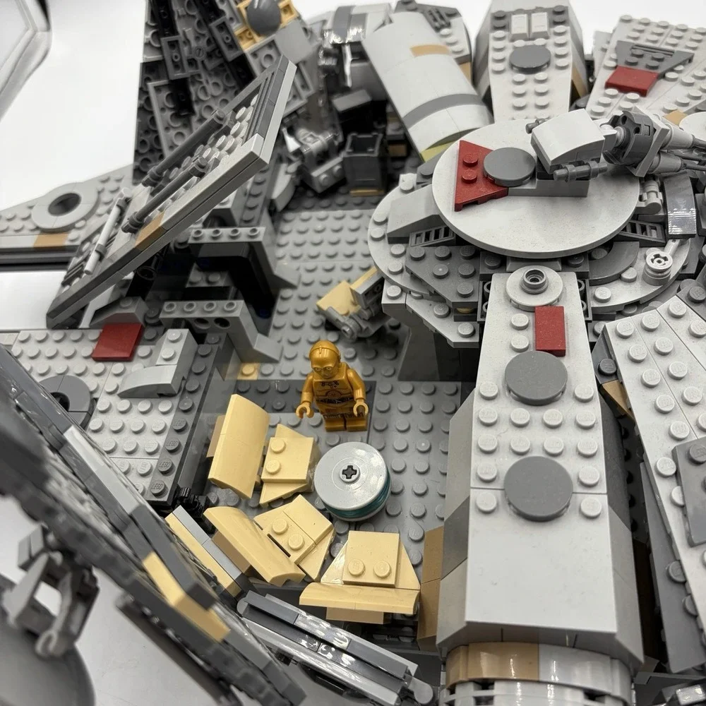 LEGO‎ Star Wars: Millennium Falcon (75257) Built Set W 2 Mini Figs