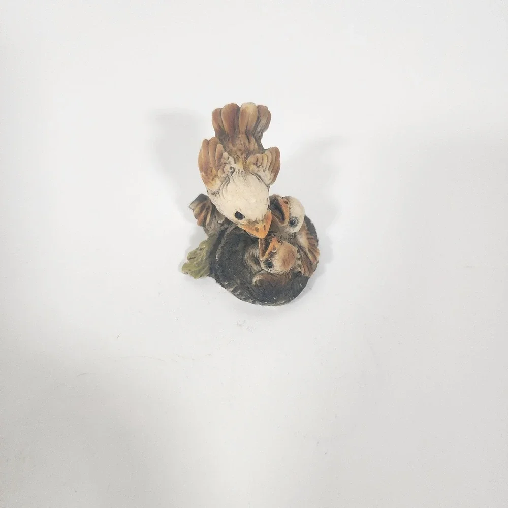 Miniature Resin Mother Bird Feeding Baby Birds‎ in Nest Figurine Nature Decor
