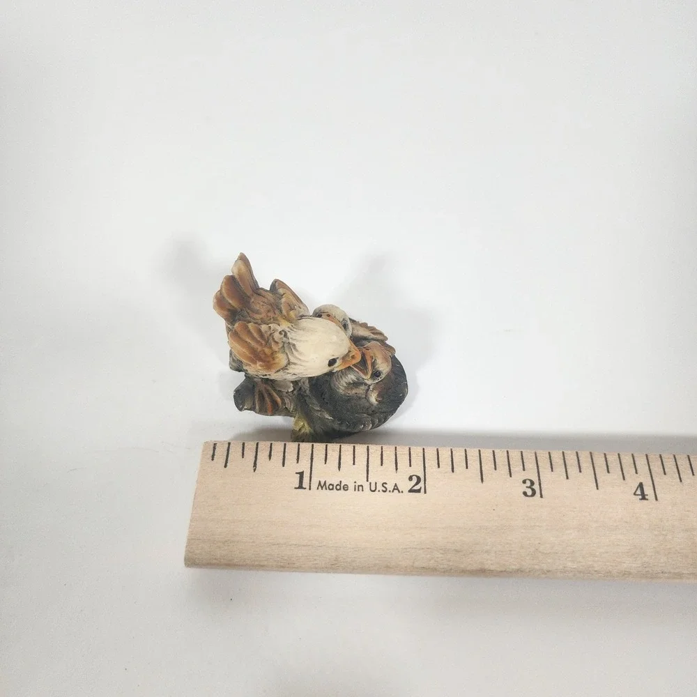 Miniature Resin Mother Bird Feeding Baby Birds‎ in Nest Figurine Nature Decor