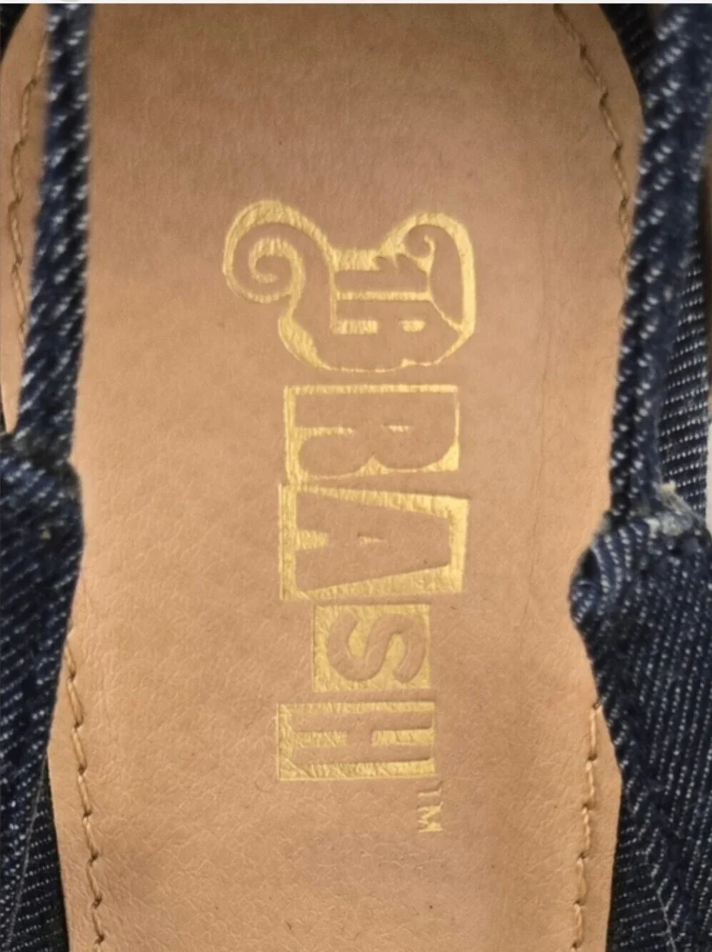 Brash lace up