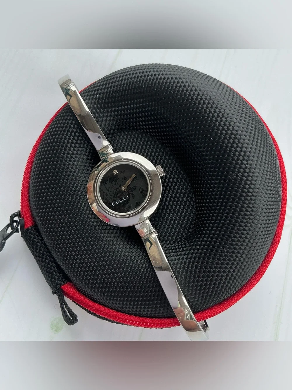 Gucci sleek authentic