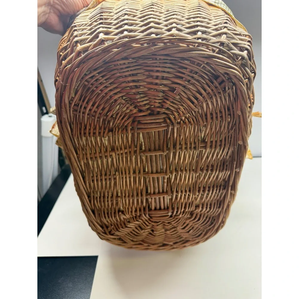 N/A vintage wicker