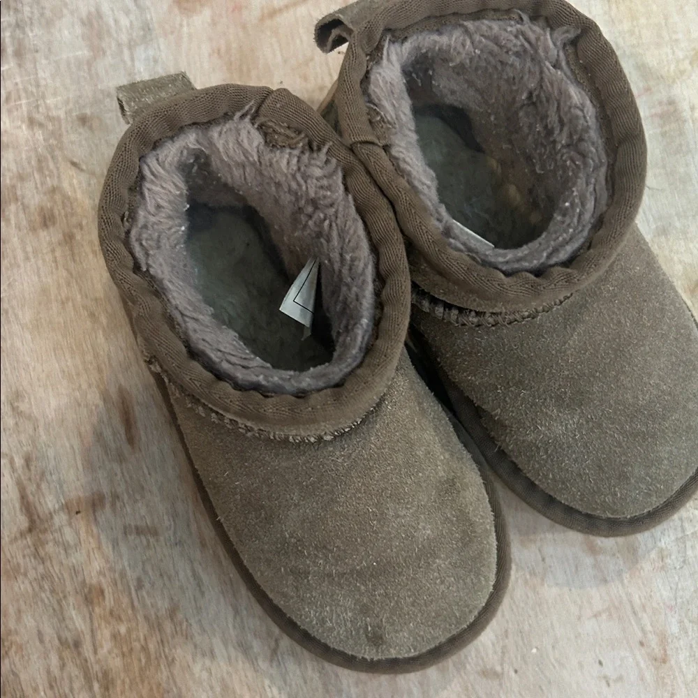 UGG warm stylish