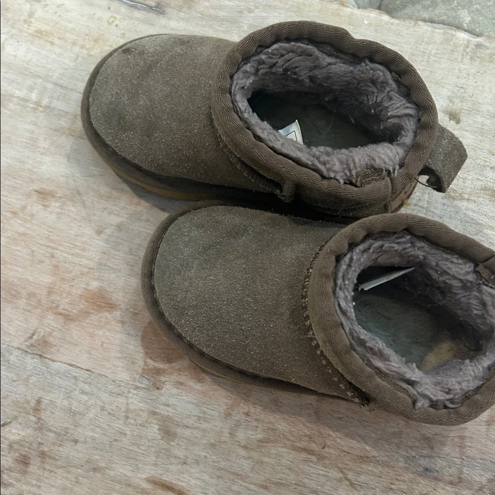UGG warm stylish