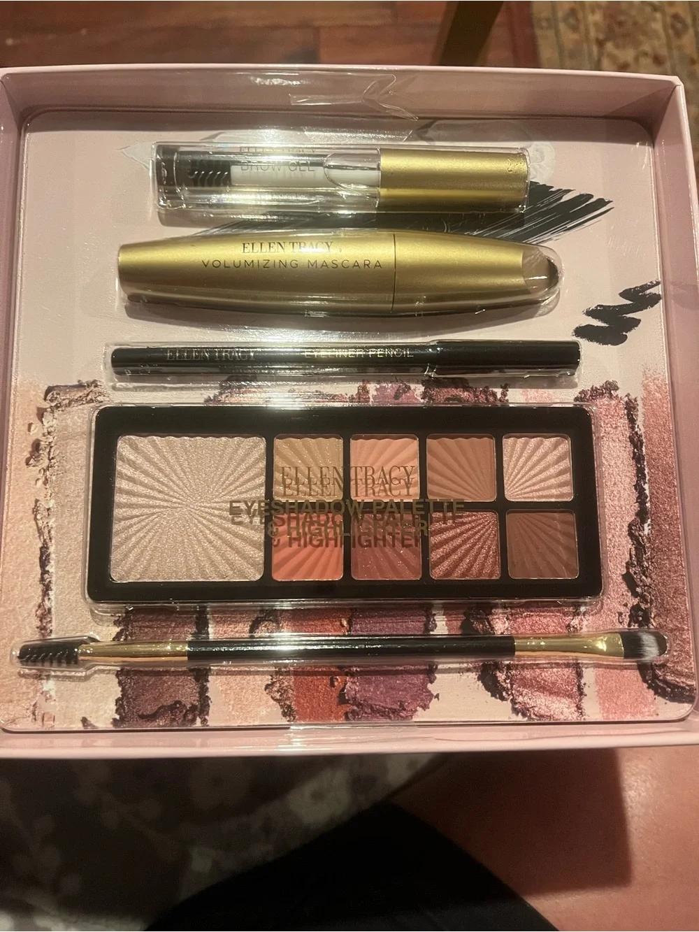 Ellen Tracy compact eye