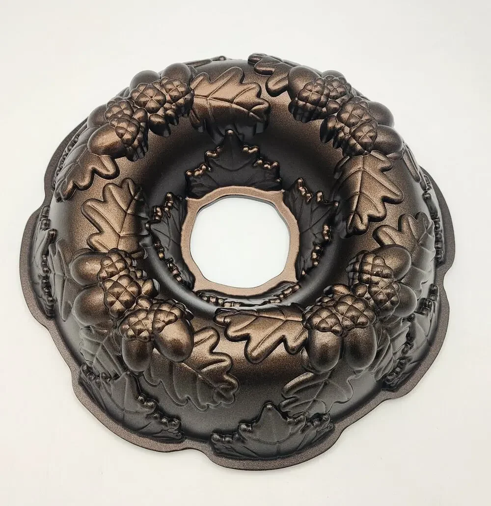 Nordic Ware Fall Harvest Autumn Wreath Bundt Cake Pan 10 Cup Non-Stick EUC