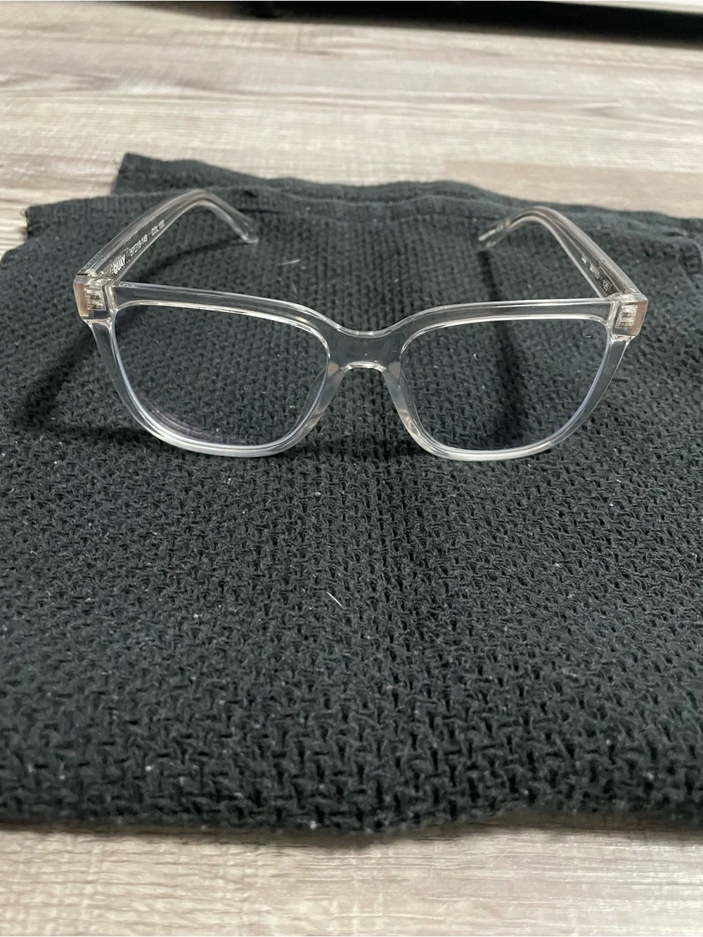 Quay Australia clear frame