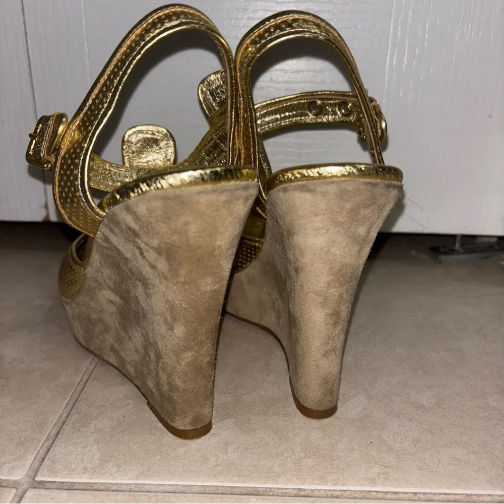 Goldenbleu step out