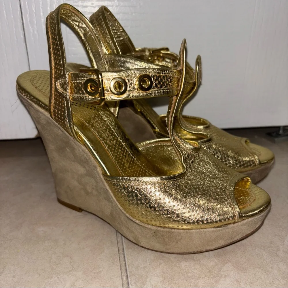 Goldenbleu step out