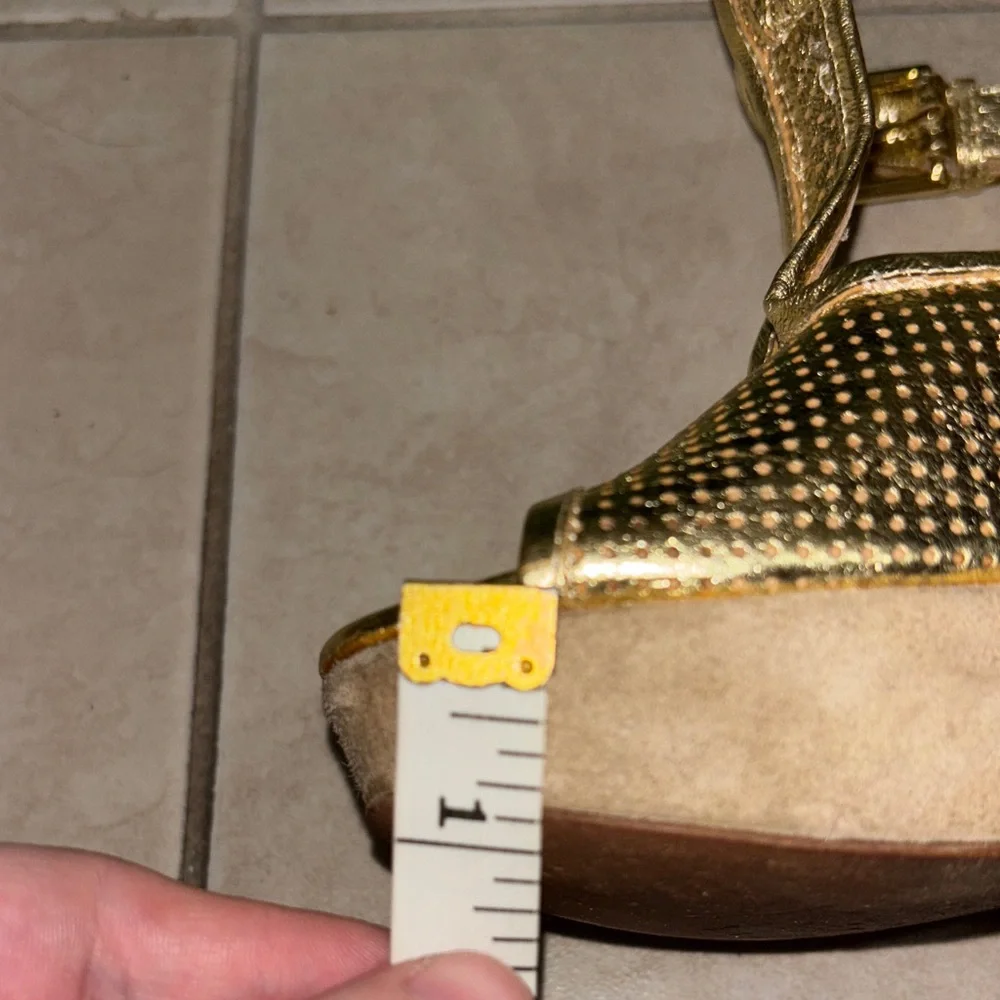 Goldenbleu step out