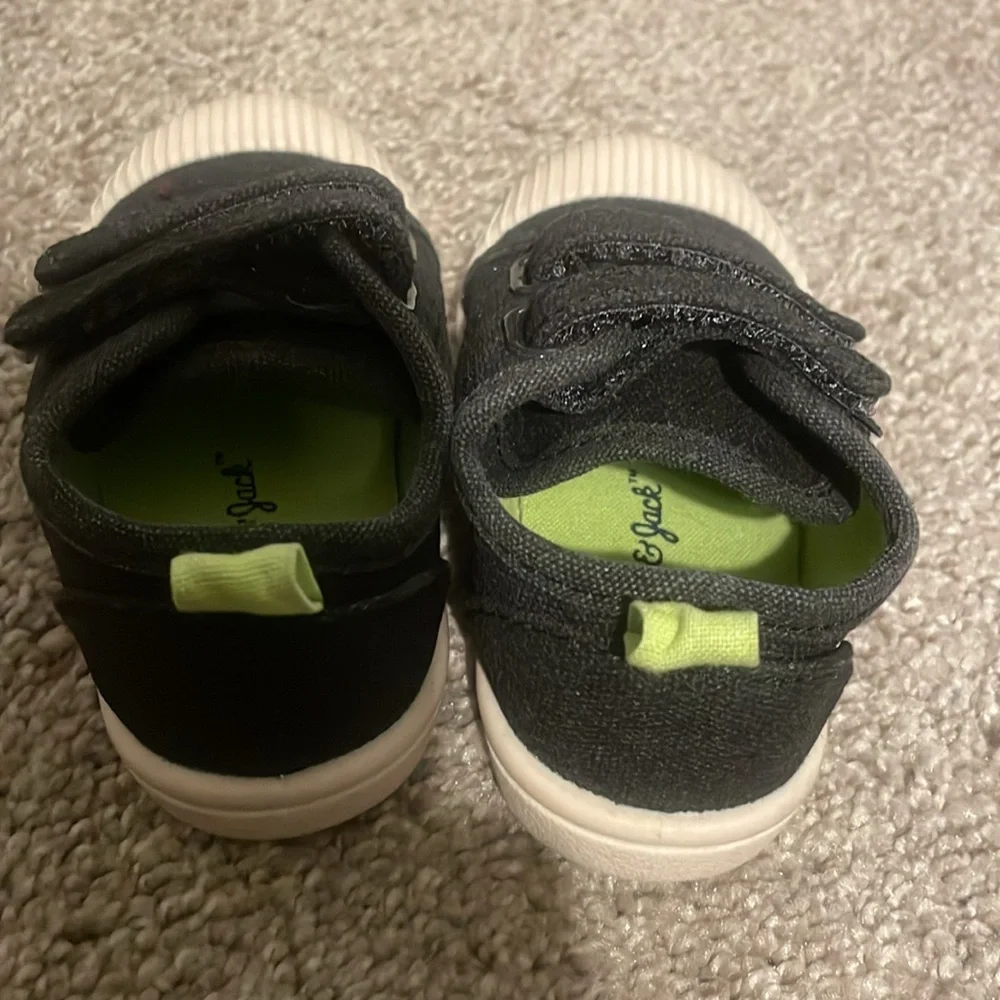 Cat and jack baby walker in black size 5t
