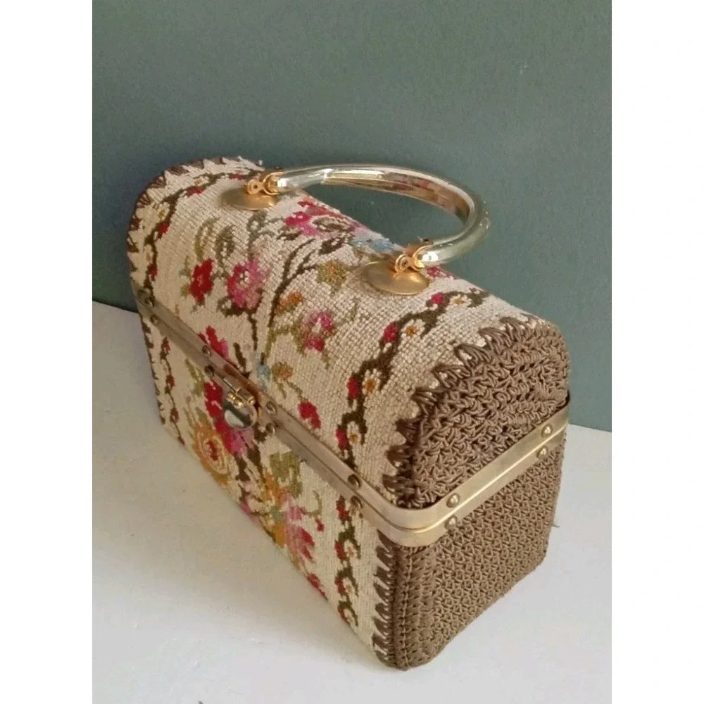 The Unbranded Brand statement piece