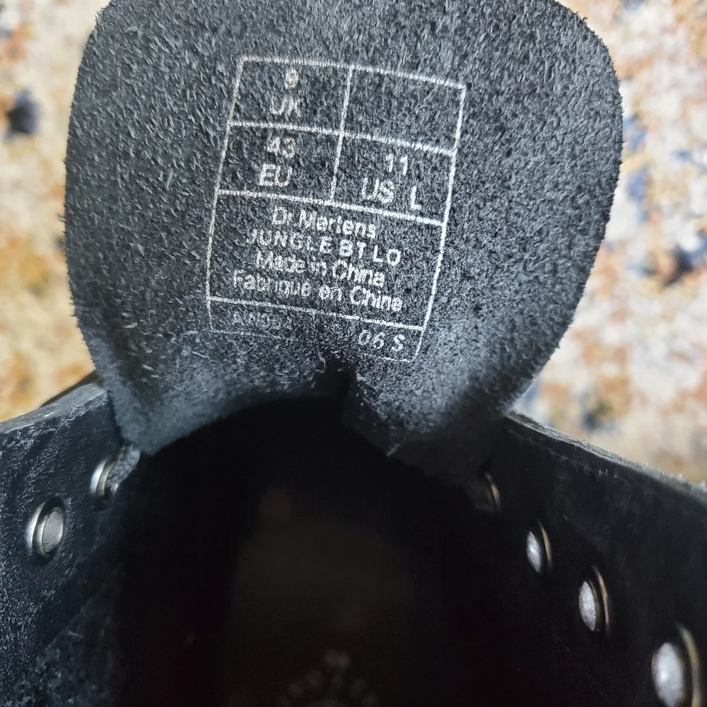 Dr. Martens classic black