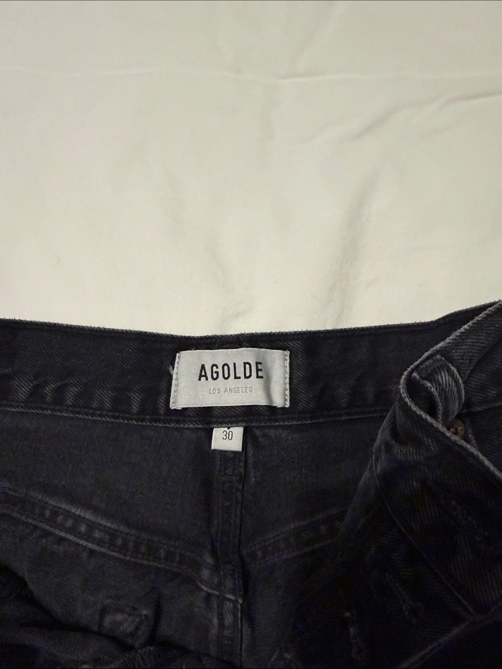Like New. AGOLDE Parker Vintage Cut Off Denim Shorts in Black Vortex Size 30
