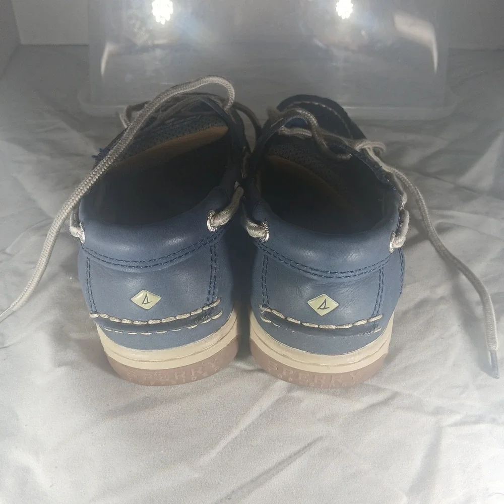 Sperry sail into