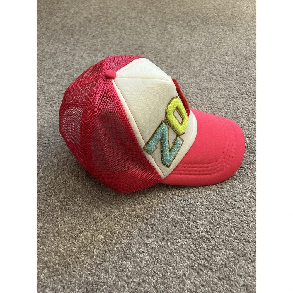 Unbranded trucker hat