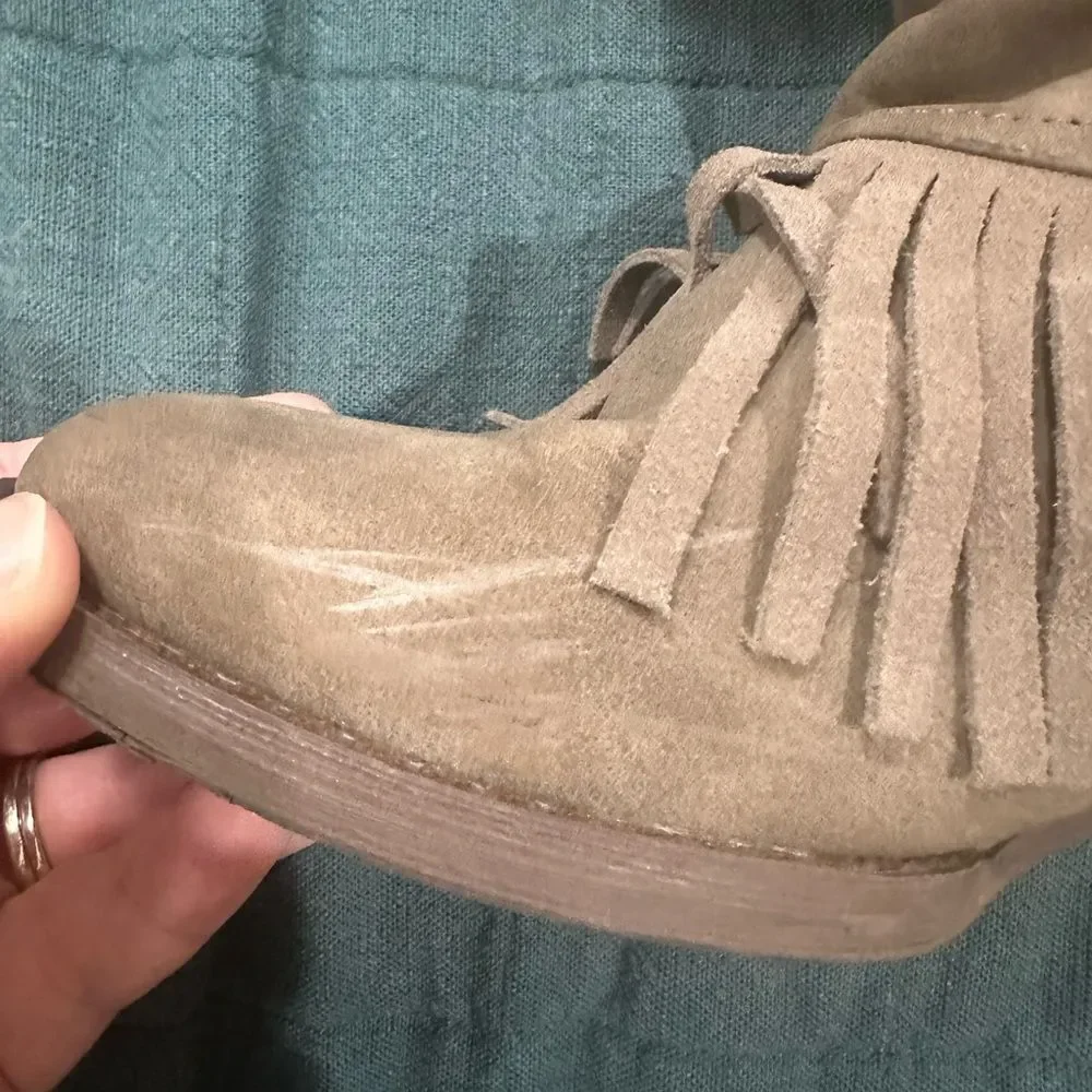 Volatile stylish boots