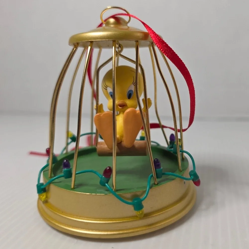 Hallmark Tweety‎ Bird Ornament Small Gold Fair condition needs work