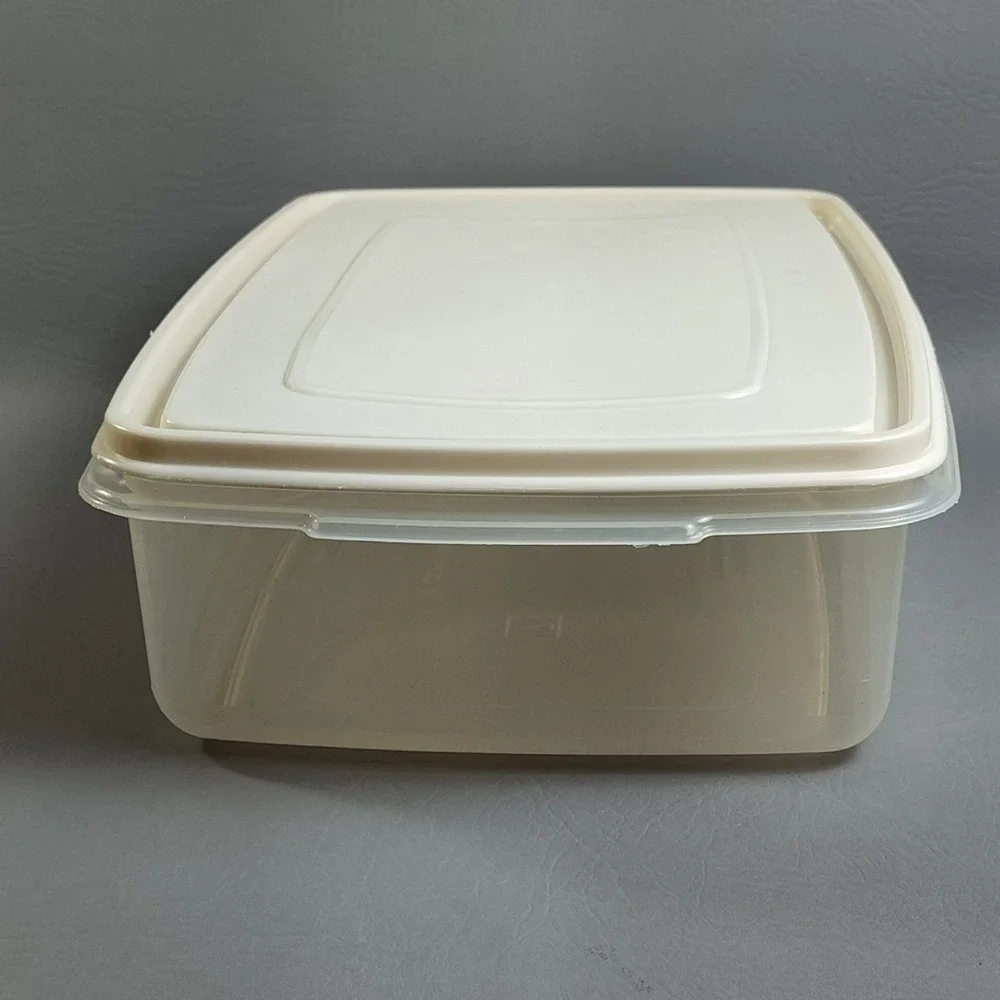 Rubbermaid vintage servin
