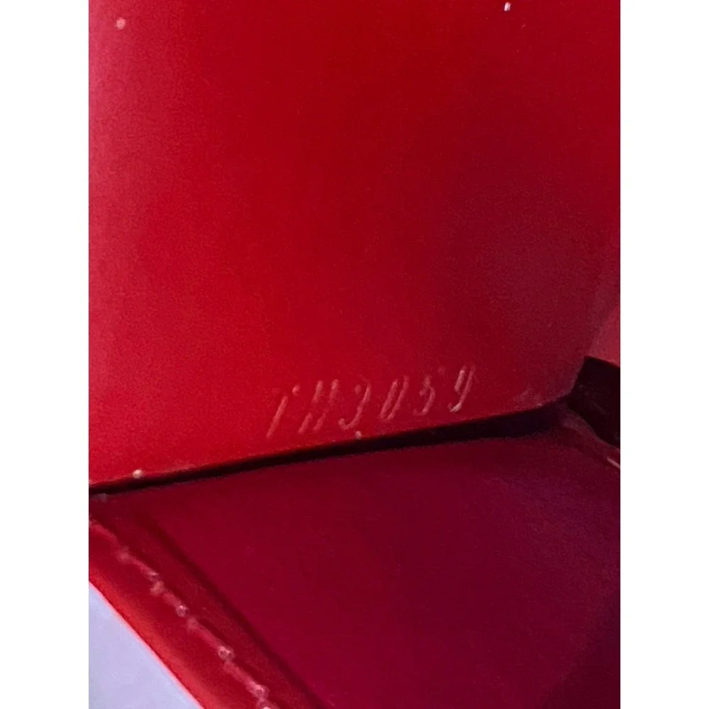 Louis Vuitton Monogram Vernis 4-Key Holder Red Pomme D'Amour Made in France‎
