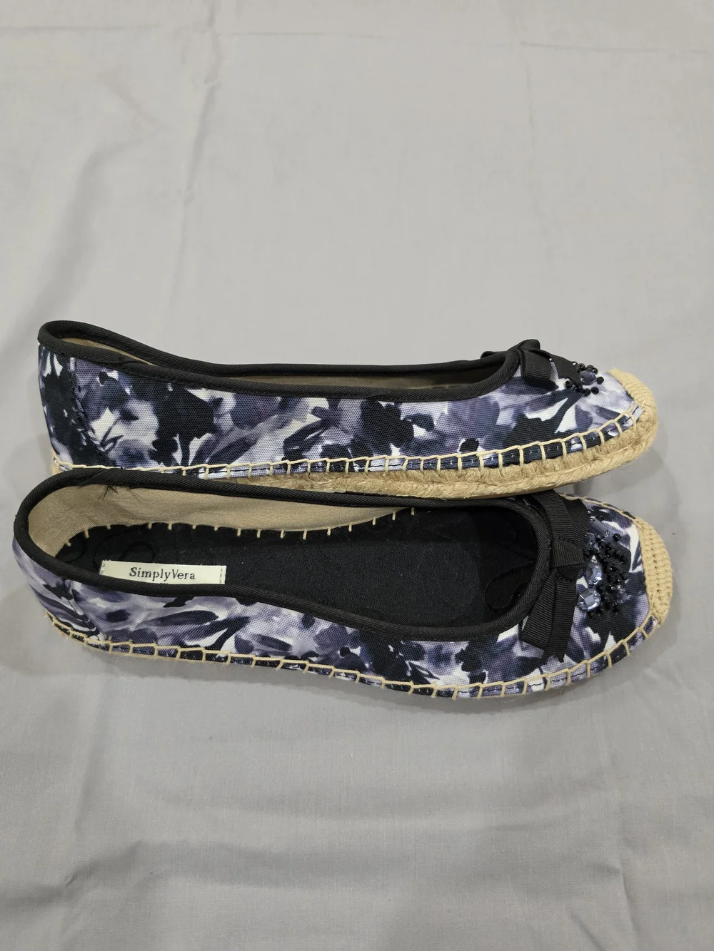 Simply Vera Vera Wang Floral Espadrilles 8.5 Black Purple Bow Slip Ons Flats NEW