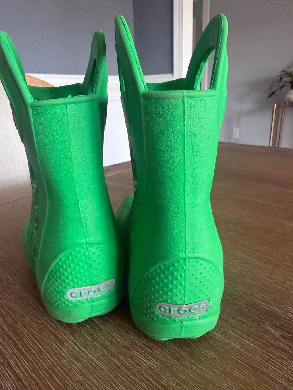 N/A crocs used