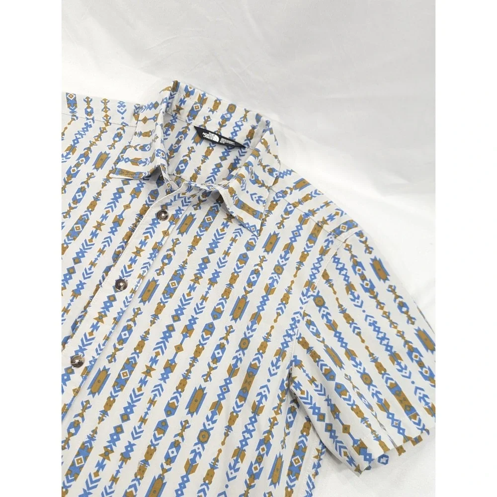 The North‎ Face Shirt Mens Medium Ivory AOP Aztec Short Sleeves Button Up