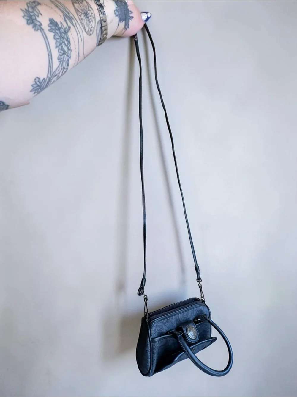 Martin Roberts compact black