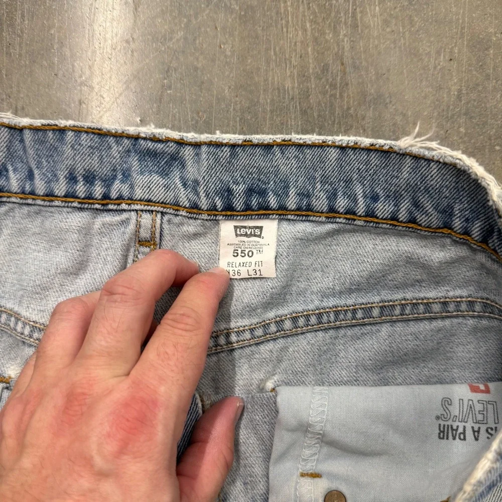 Levis fit red 31
