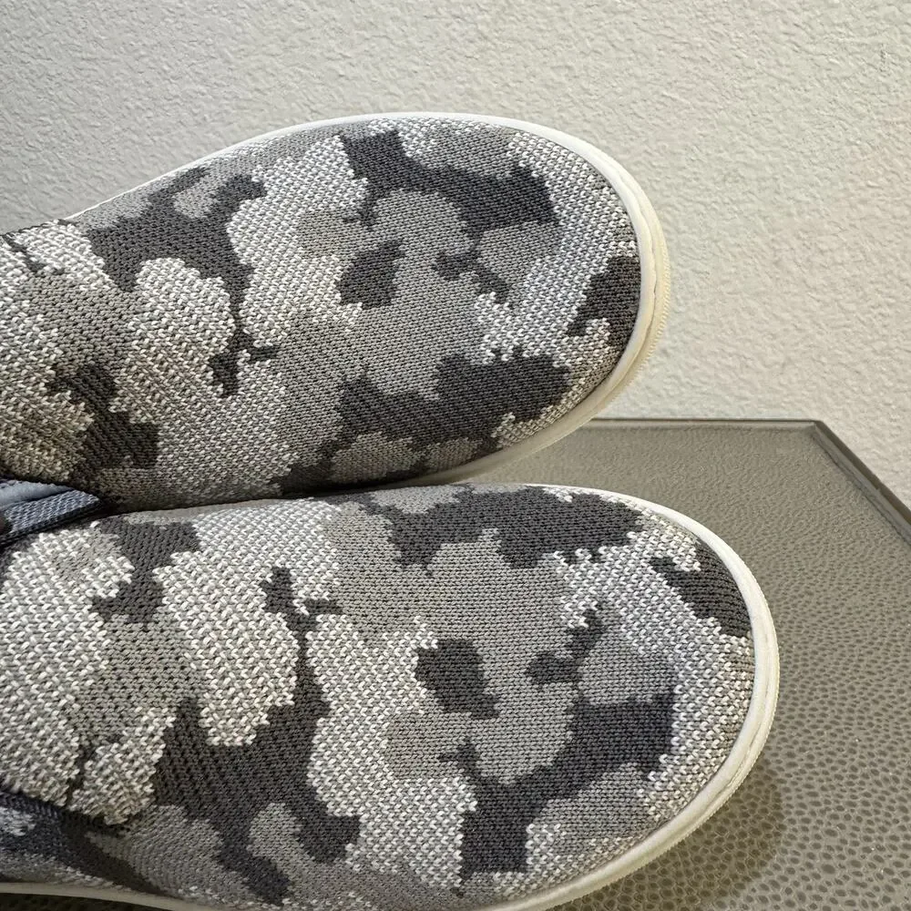 Rothys Kids Gray Camo Slip On Sneakers Size 4 Shoes Unisex Boys Girls