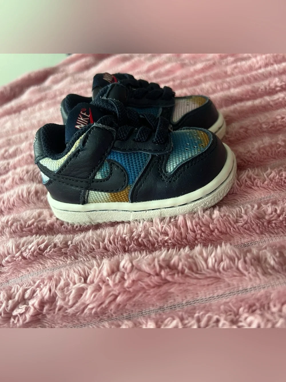 Nike sneakers collar lace