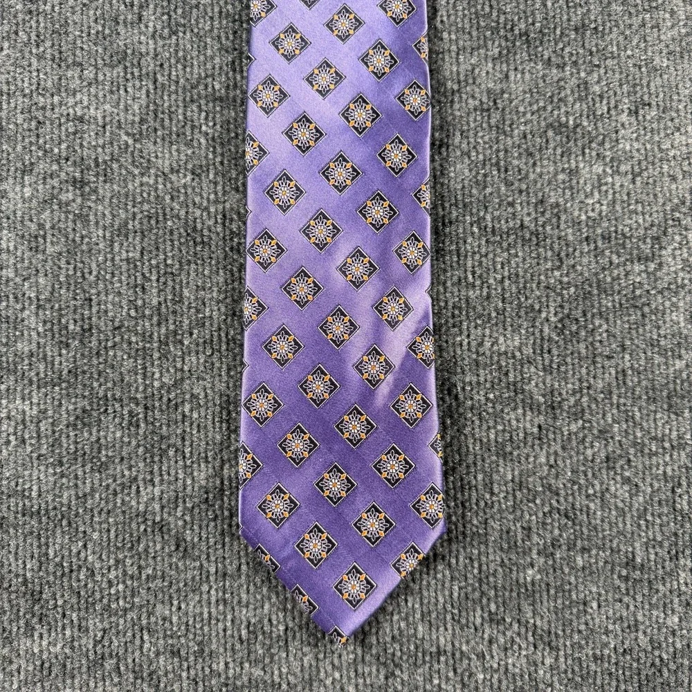 Ermenegildo Zegna Italy 100% Silk Neck Tie Purple Geometric Medallion 3.75 x 59