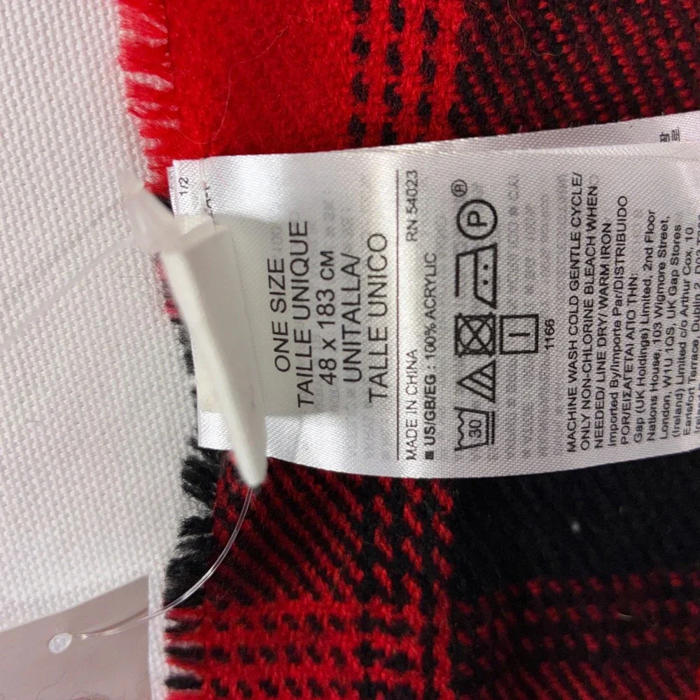 411 Gap Scarf One Size Red Black Buffalo Plaid Fringed NEW