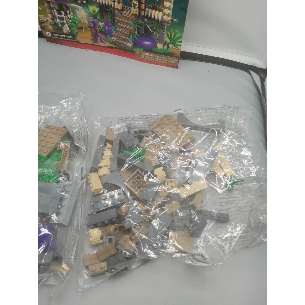 Lego come book