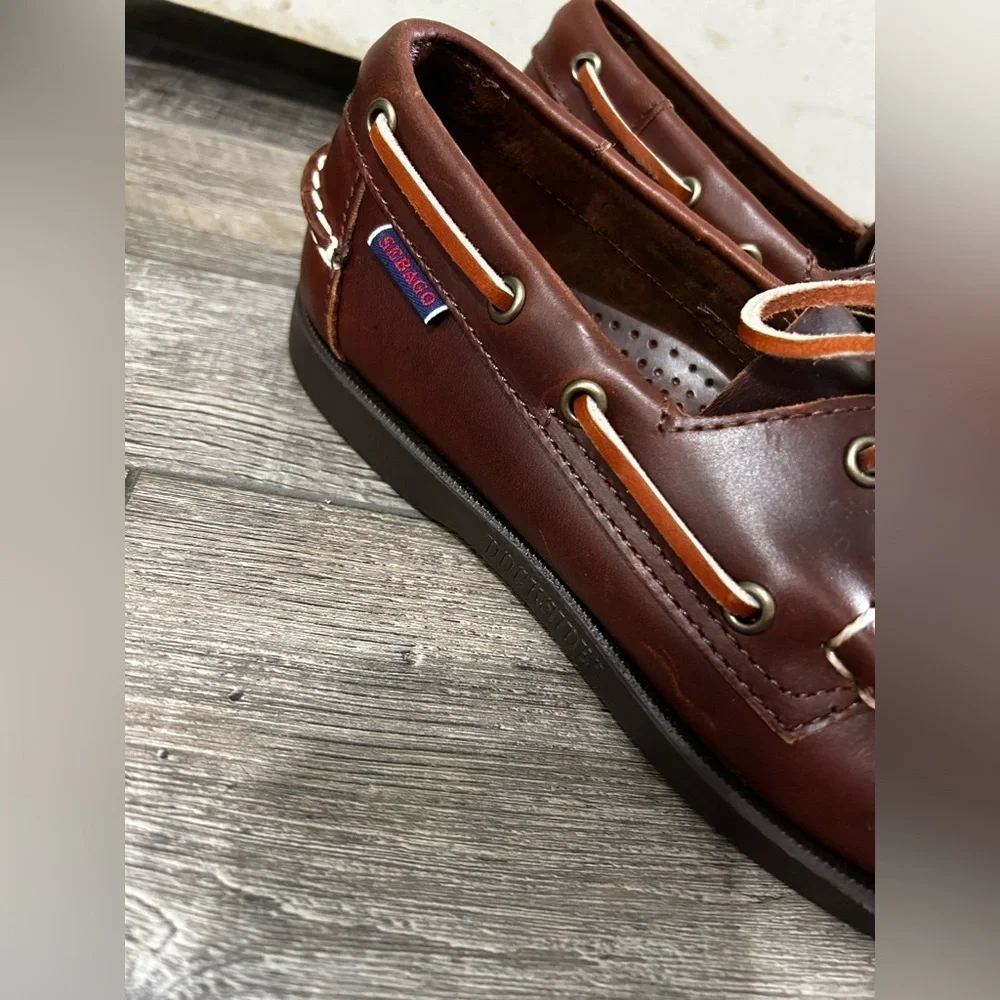 Sebago elegant dark