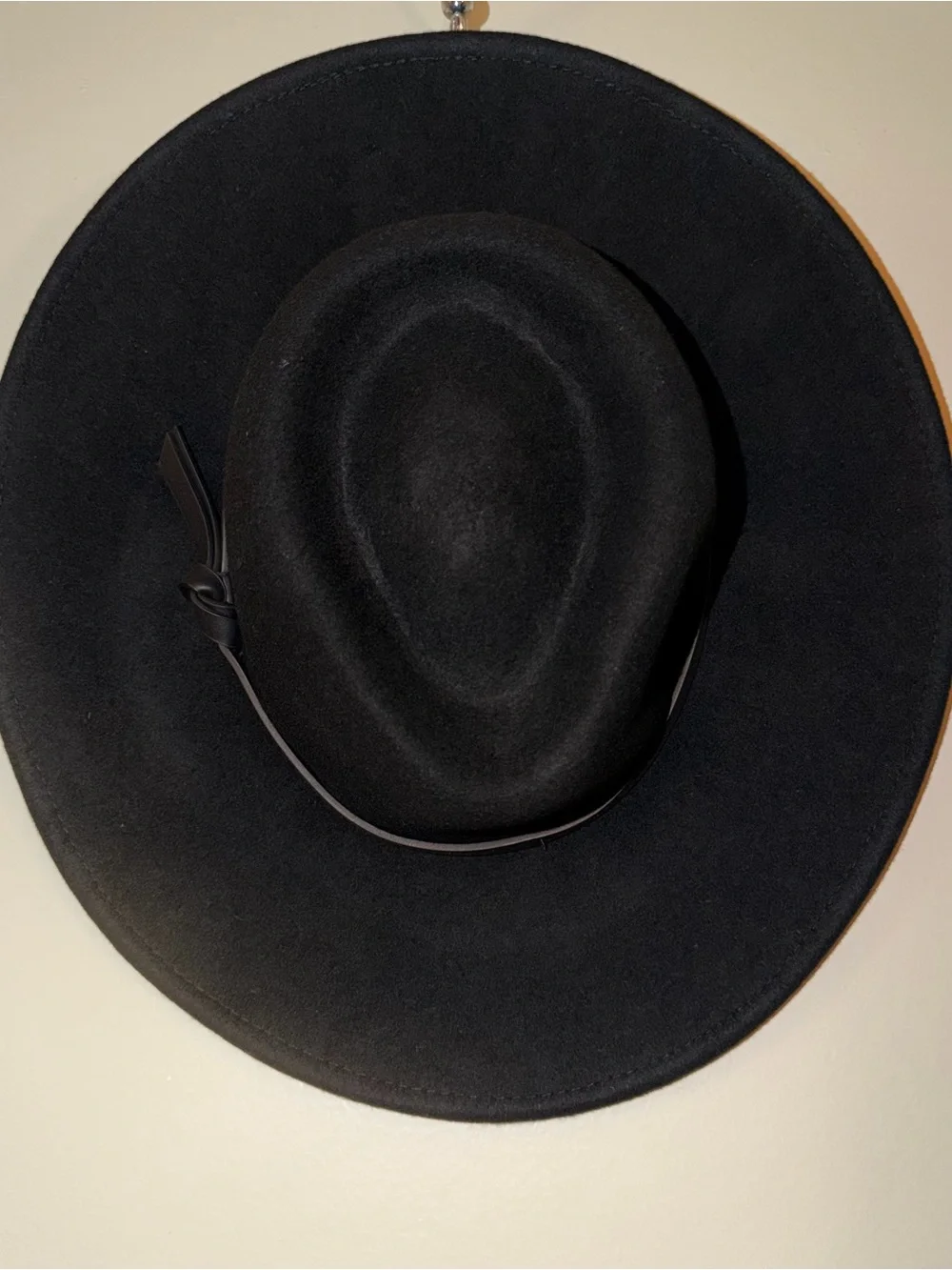 Universal Thread timeless black