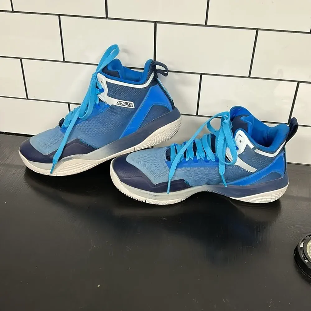Moolah kicks women