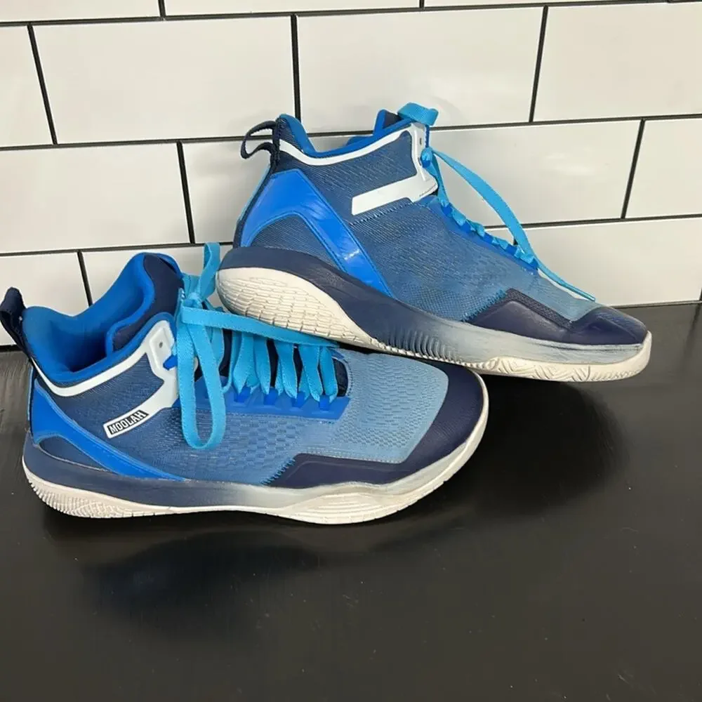 Moolah kicks women