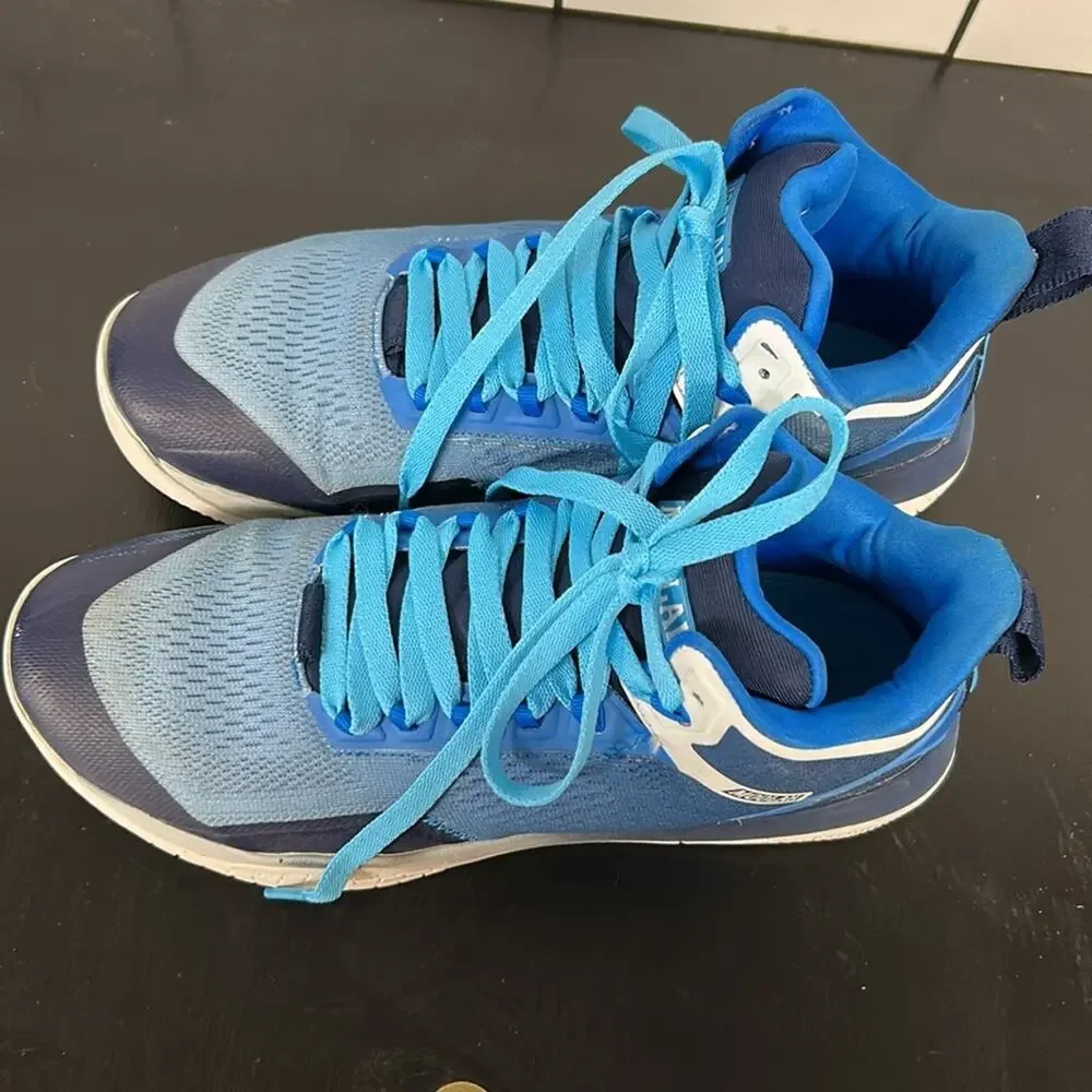 Moolah kicks women