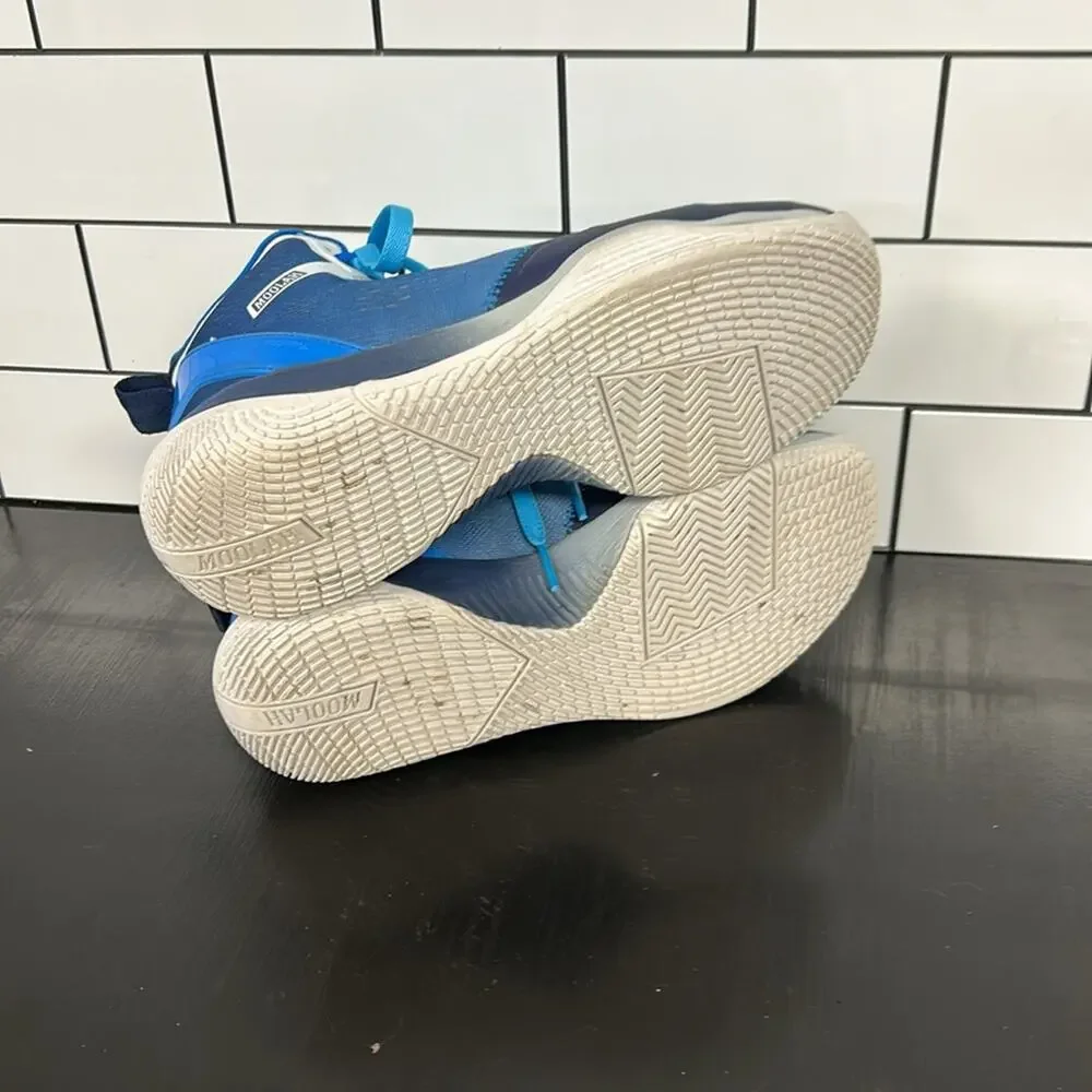 Moolah kicks women