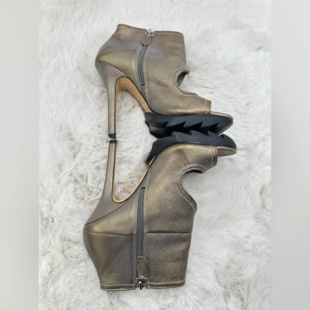 Camilla Skovgaard Peep-Toe Booties size 38 US 8‎ Gold like NEW