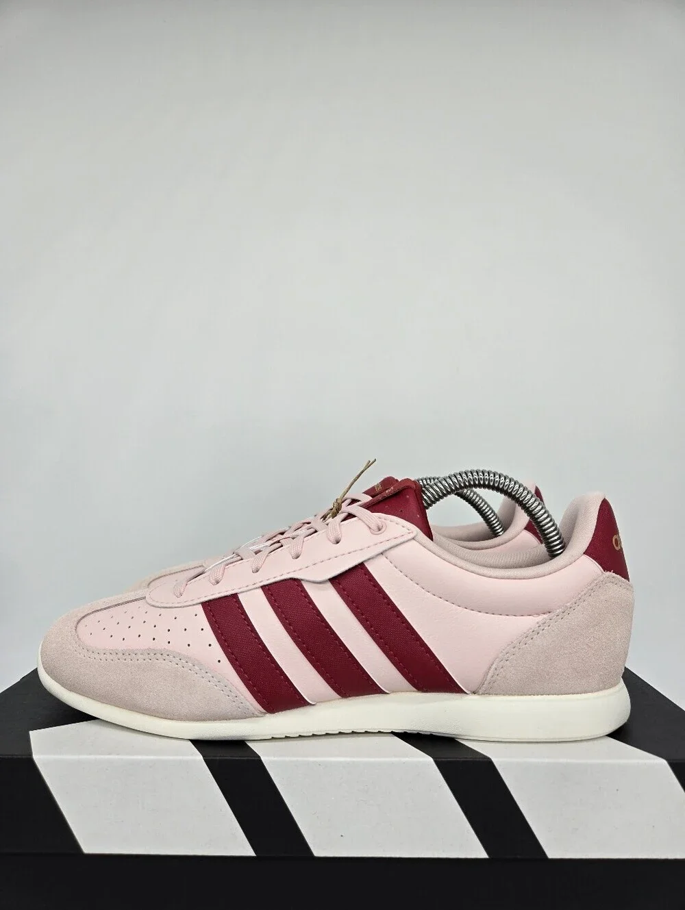 adidas Women's Barreda Lo KI9262 Sandy Pink Victory Red Shoes Size 8