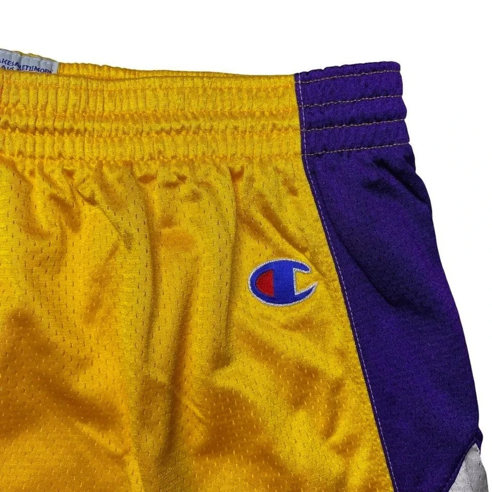 Vintage 90s basketball shorts‎