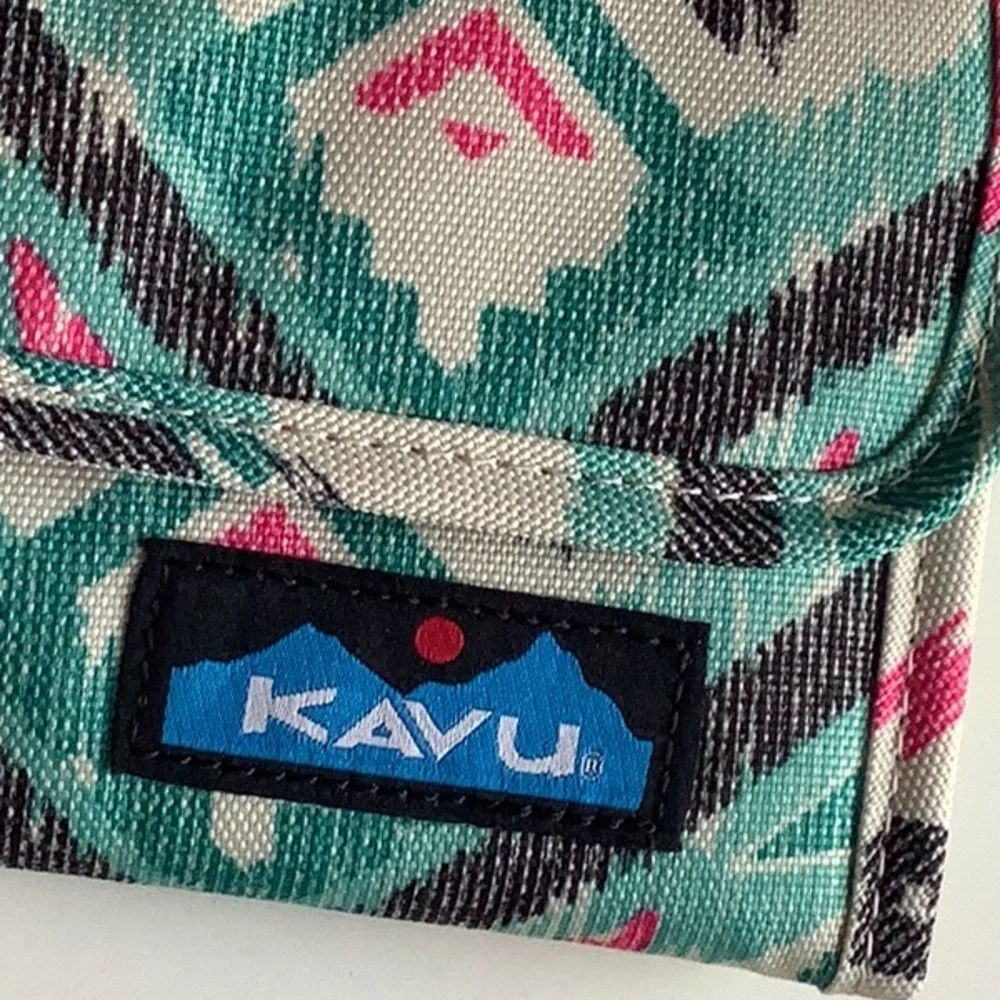 NWOT KAVU Big Spender Southwestern Print Wallet