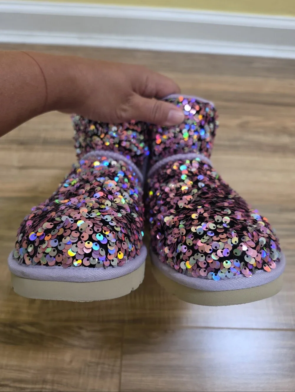 UGG video embossed can