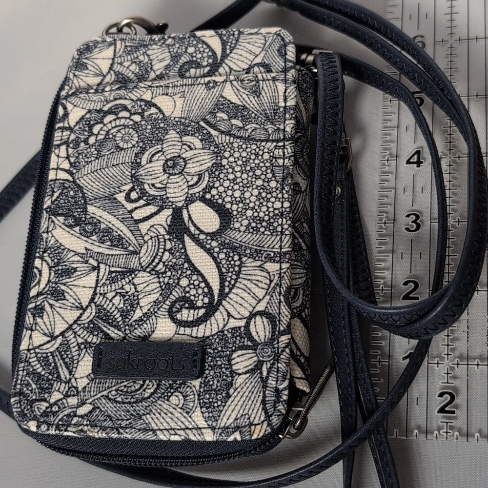 Sakroots small phone