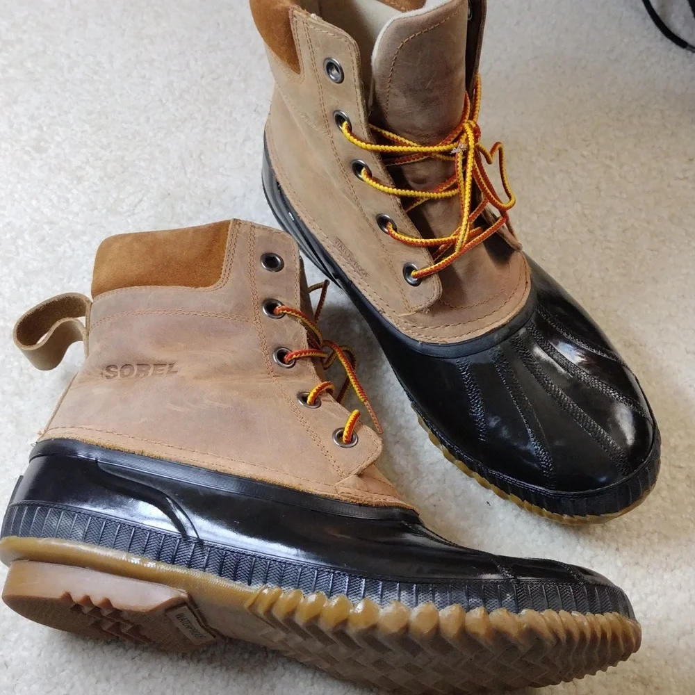 Sorel men's black rubber & tan leather winter boots. Size 11.5