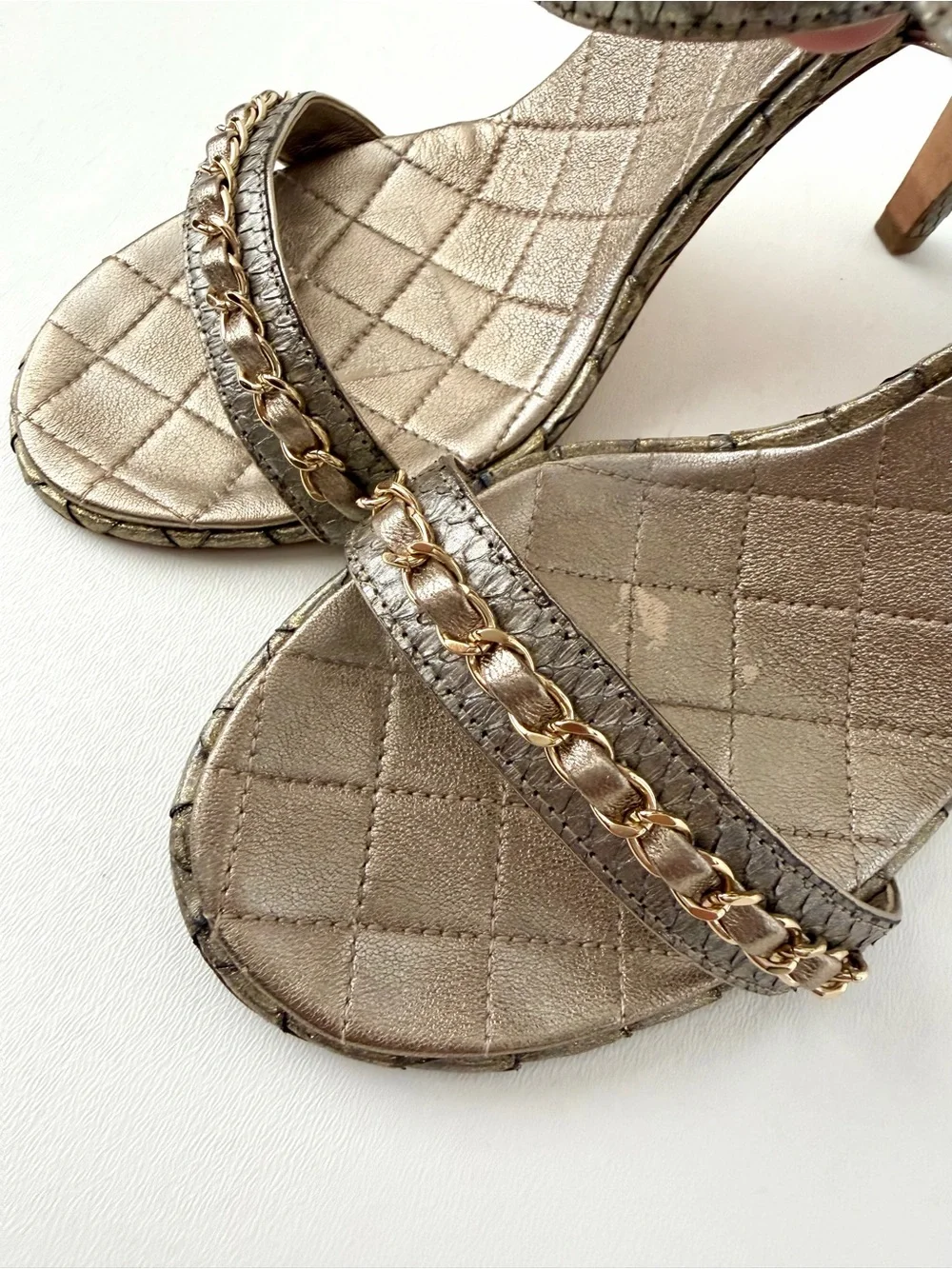CHANEL texture pair separates